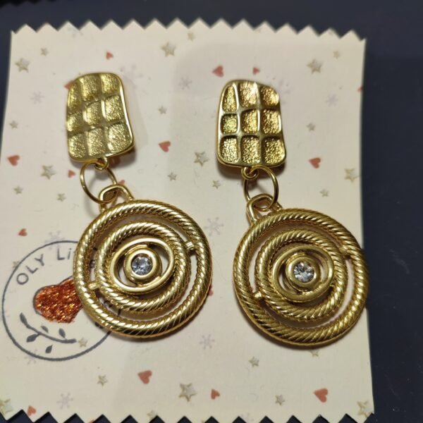 Ατσάλινα σκουλαρίκια με στρογγυλό ατσάλινο μοτίφ με ζιργκόν