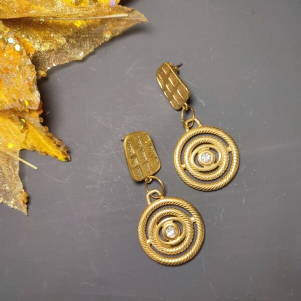 Ατσάλινα σκουλαρίκια με στρογγυλό ατσάλινο μοτίφ με ζιργκόν