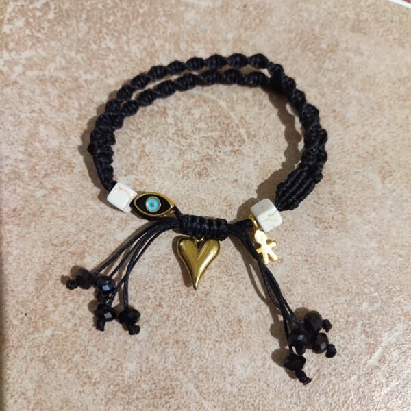 Βραχιολάκι μακραμέ με σχέδιο κλεψυδρα