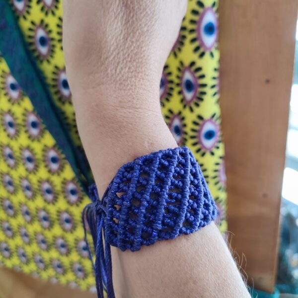 Βραχιόλι μακραμέ μωβ φαρδύ