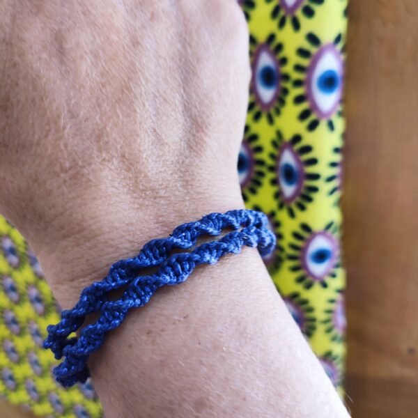 Βραχιολάκι μακραμέ με σχέδιο κλεψυδρα