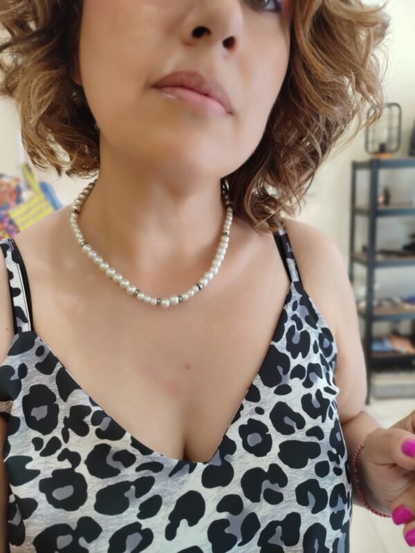 Kολιέ με πέρλες και ατσάλινες σφαίρες