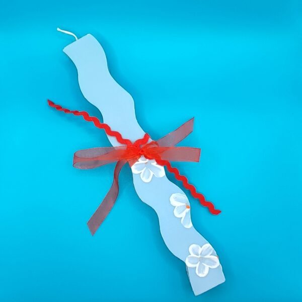 Λαμπάδα αρωματική χειροποίητη zig zag γαλάζια με ζωγραφισμένα λουλουδια