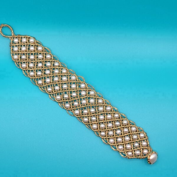 Χειροποίητο Βραχιόλι με χρυσή πλέξη μακραμέ και μαργαριτάρια