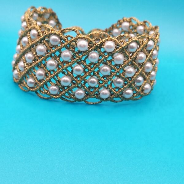 Χειροποίητο Βραχιόλι με χρυσή πλέξη μακραμέ και μαργαριτάρια