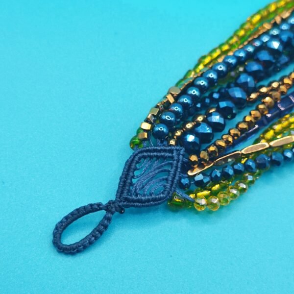 Βραχιόλι μακραμέ φαρδύ με χρυσούς αιματίτες και σειρές με κίτρινες και μπλε πέτρες