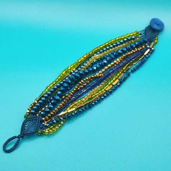 Βραχιόλι μακραμέ φαρδύ με χρυσούς αιματίτες και σειρές με κίτρινες και μπλε πέτρες