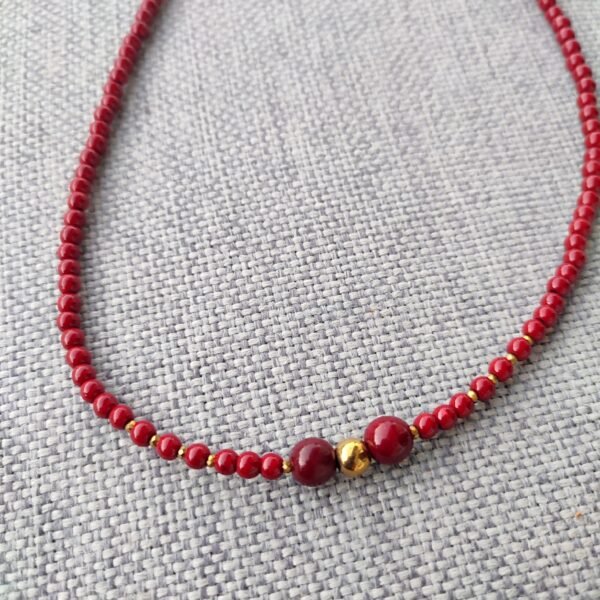 Χειροποίητο κολιέ με ημιπολύτιμες πέτρες μπορντω χαολίτη