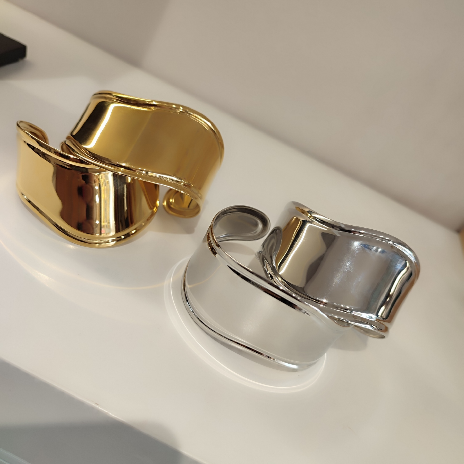 Ατσάλινο βραχιόλι BANGLE κύμα