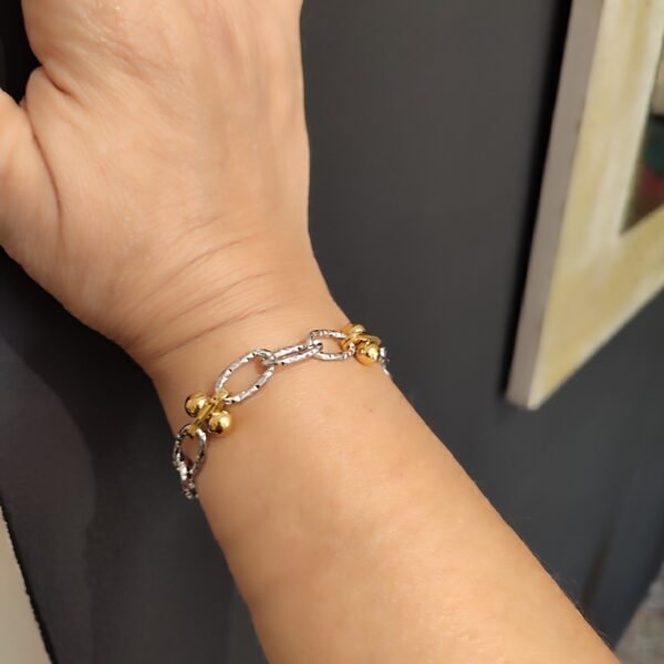 Ατσάλινο 2-tone βραχιόλι με αλυσίδα και χρυσές μπίλιες