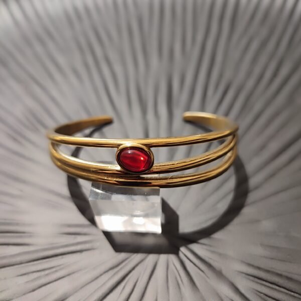 Ατσάλινο βραχιόλι βέργα με μπορντώ οβάλ πέτρα