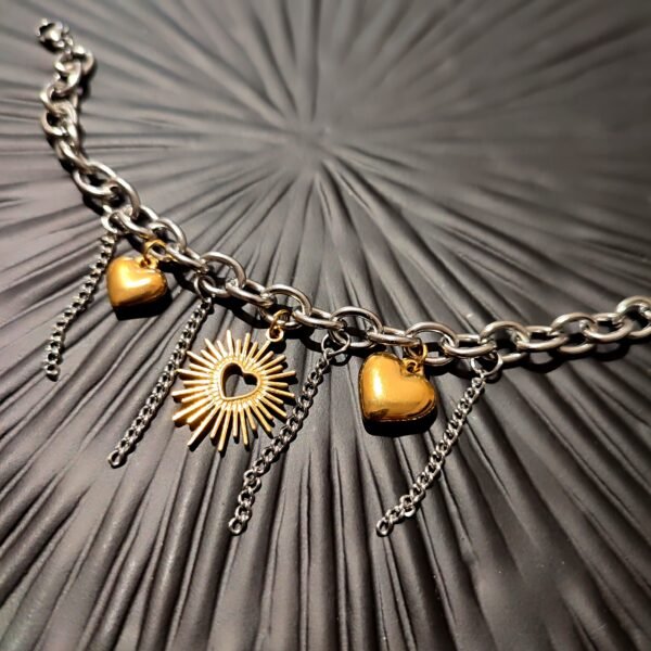 Ατσάλινο 2-tone βραχιόλι με αλυσίδα και χρυσές καρδιές