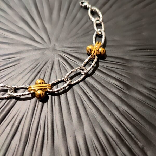 Ατσάλινο 2-tone βραχιόλι με αλυσίδα και χρυσές μπίλιες