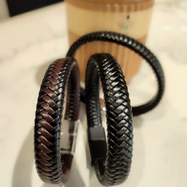 Δερμάτινο φαρδύ ανδρικό βραχιόλι με πλέξη