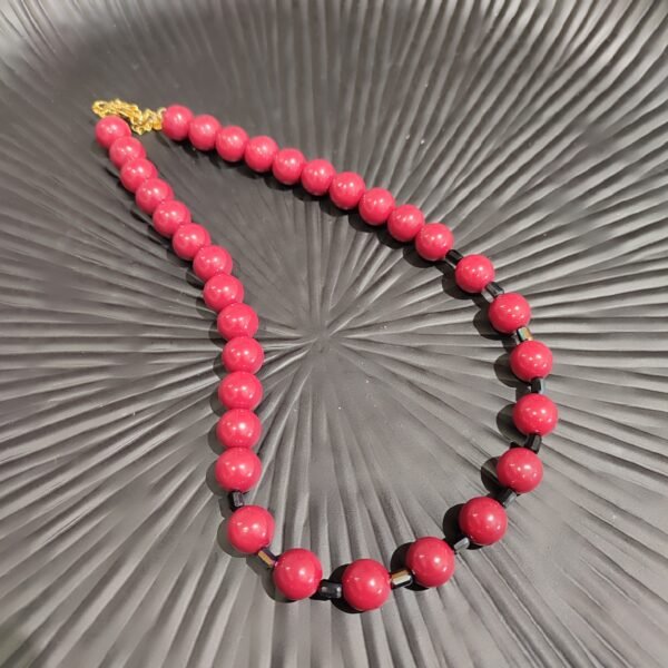 Χειροποίητο κόκκινο κολιέ Αλικη με πολύχρωμα βαρελάκια