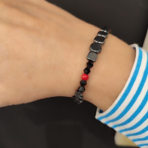 Βραχιόλι χειροποίητο με τετράγωνους αιματίτες
