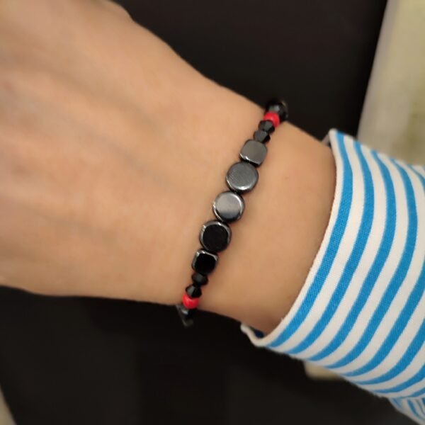 Βραχιόλι χειροποίητο με τετράγωνους αιματίτες