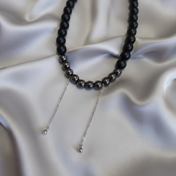 Firefly_Gemini Flash_Light grey silk fabric backround 481682 Χειροποίητο κολιέ Ερατώ